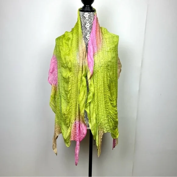 Gena Accessories dip dyed ruched shawl scarf in green and pink - Picture 2 of 8